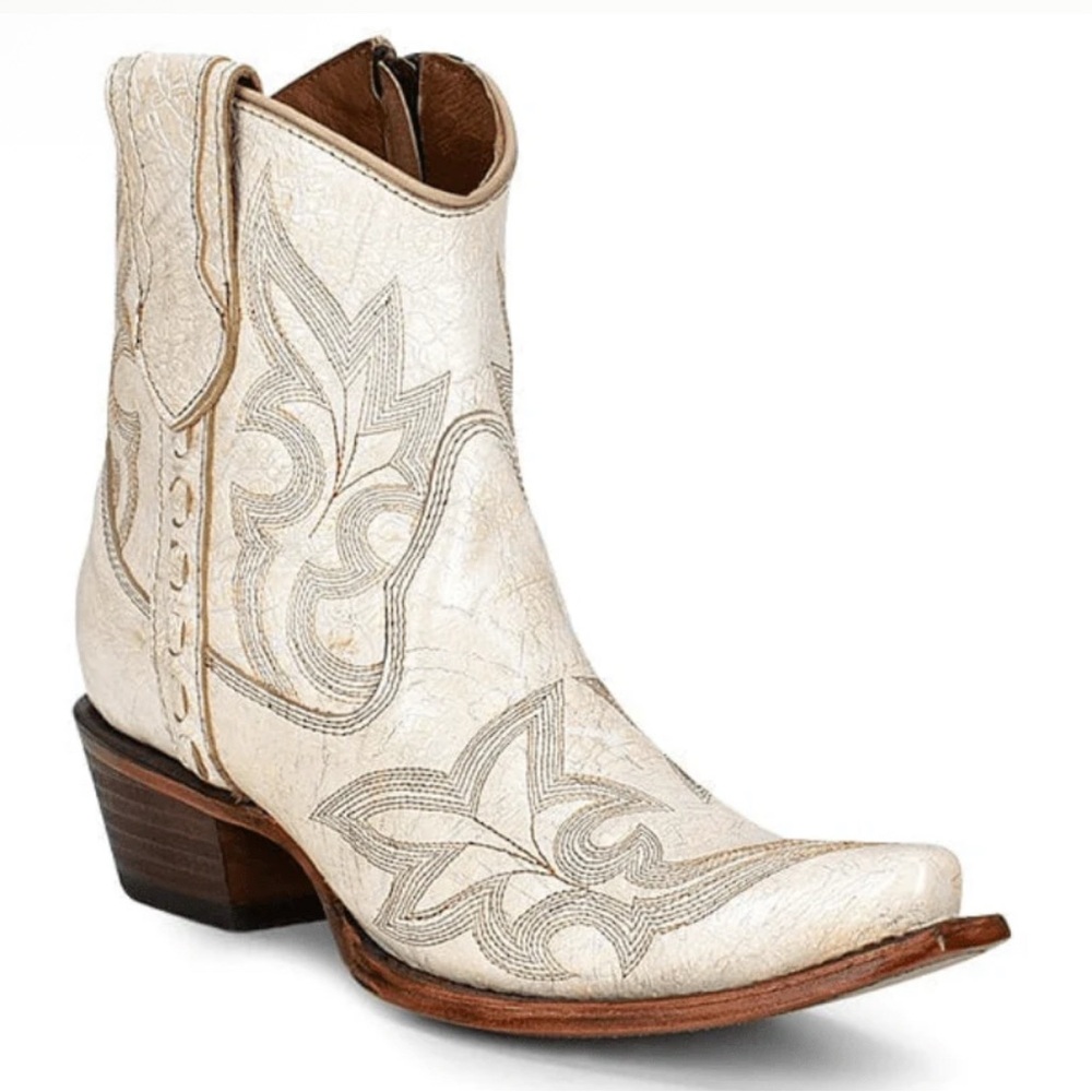 Circle G Cream Embroidered Ankle Booties
